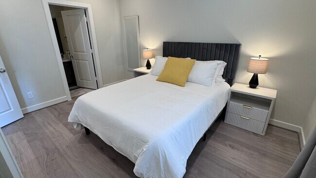 Building Photo - 131 Eastwood St