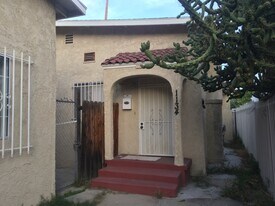 Building Photo - 1132 N Mariposa Ave