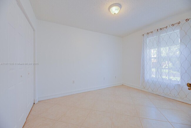 Building Photo - 14133 SW 154th Pl