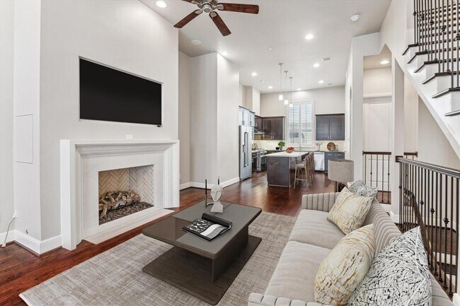 Building Photo - 4013 Lillian St