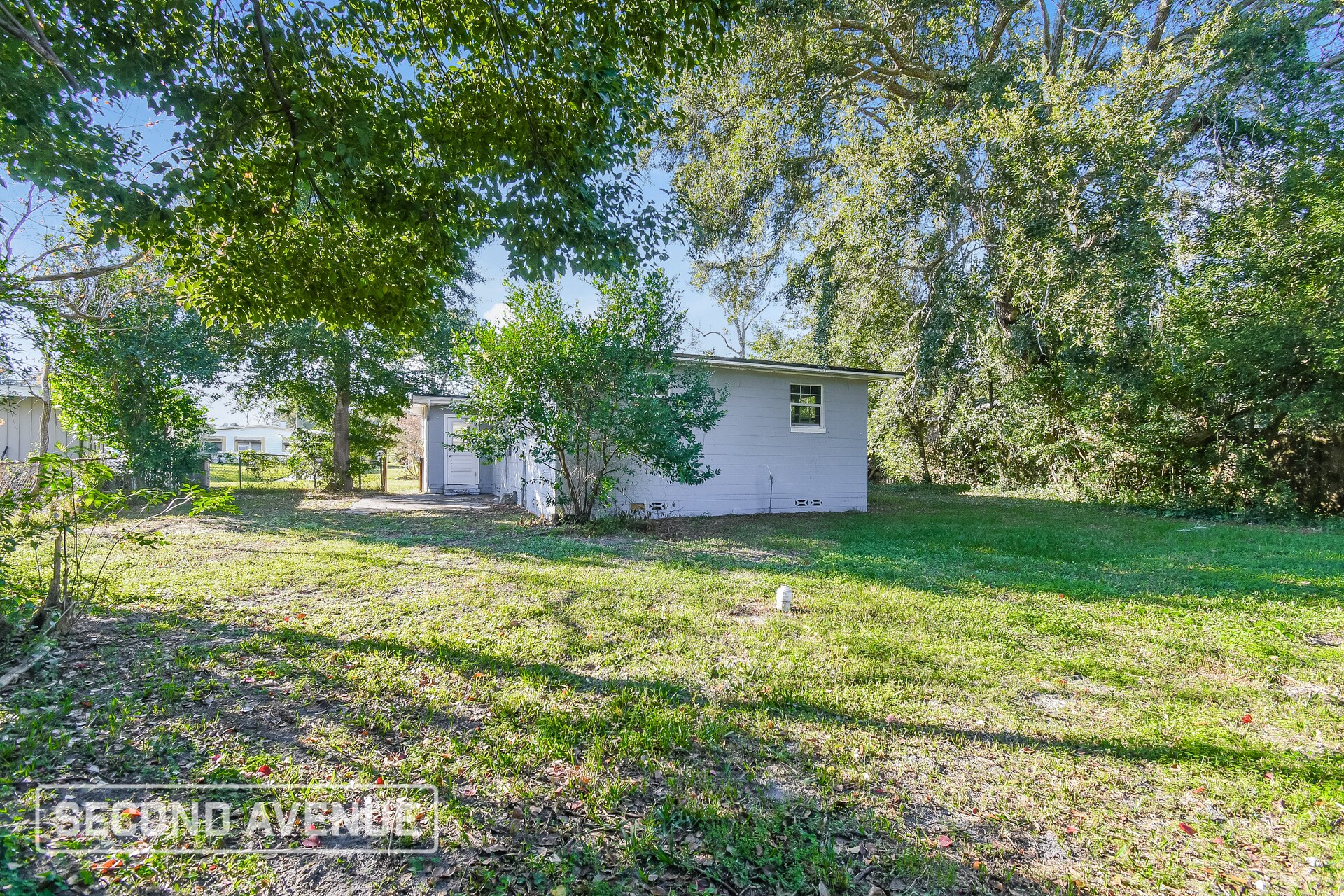 Building Photo - 7333 Roslyn Rd