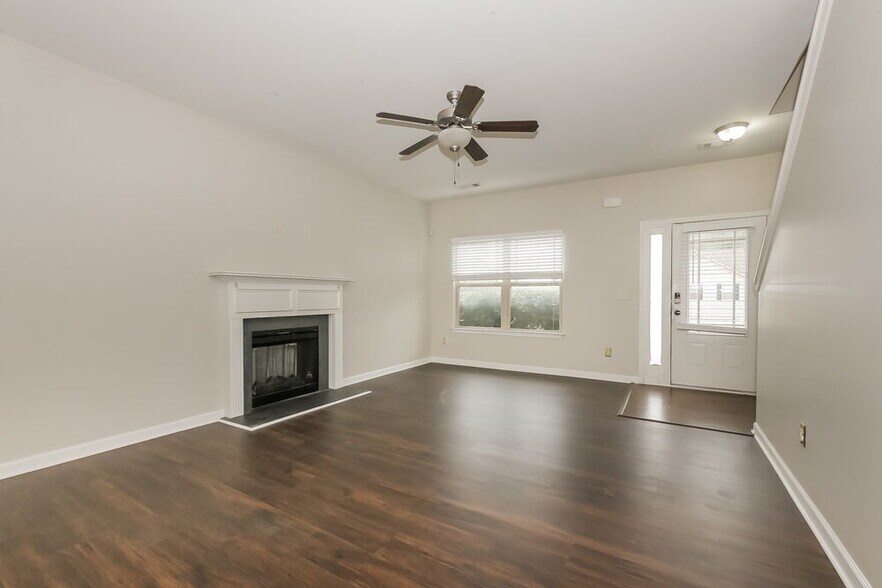 Building Photo - 632 Stevens Pl