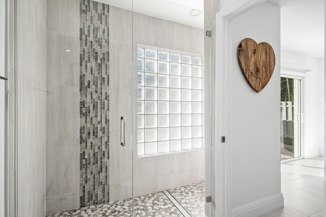 Building Photo - 124 Oregon Ln