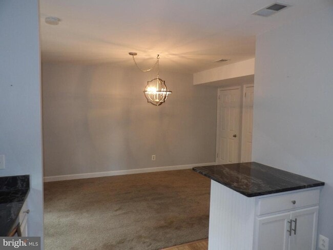 Building Photo - 413 Forest Ct