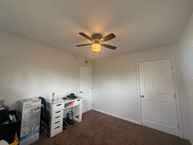 Building Photo - 3 bedrooms, 2-bathroom home with pool in Visalia, CA!