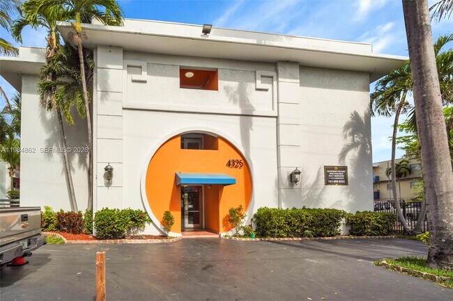 Building Photo - 4335 NW S Tamiami Canal Dr