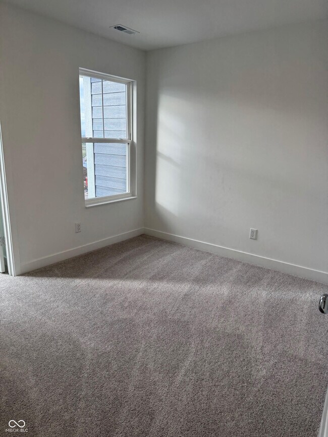 Building Photo - 15174 Swallow Fls Wy