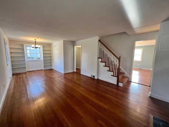 Building Photo - Stunning 4 BR/2.5 BA Single-Family Home in...