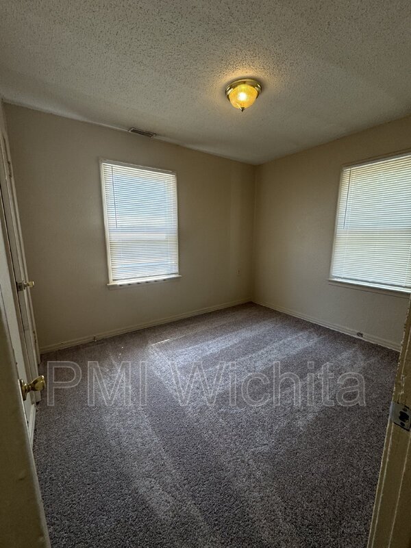 Building Photo - 2043 N Minnesota St
