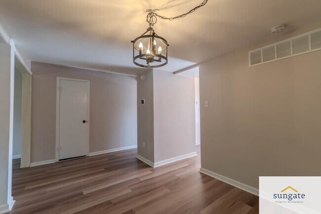Building Photo - 12 Daria Ct