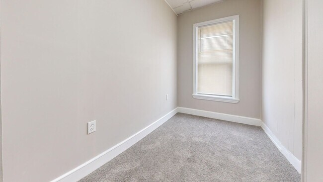 Building Photo - Updated 2-Bedroom Home with Bonus Room