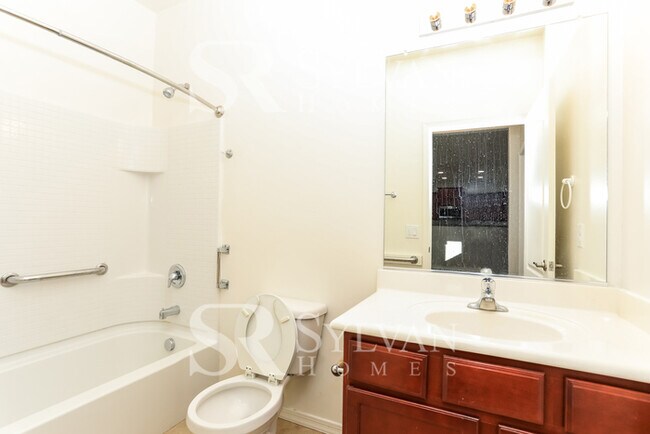 Building Photo - The living is easy in this 5 bedroom, 3 ba...