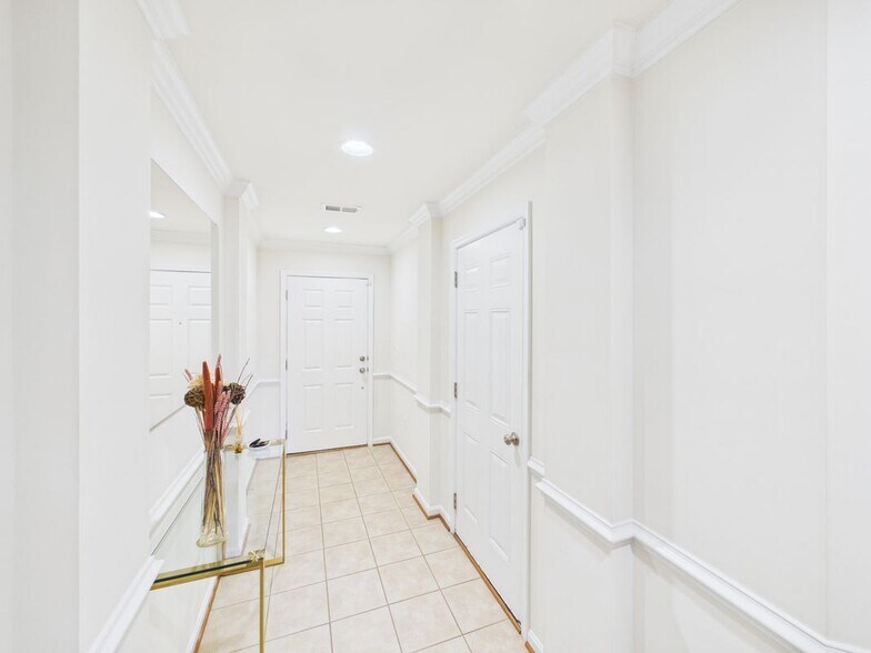 Building Photo - 15653 John Diskin Cir