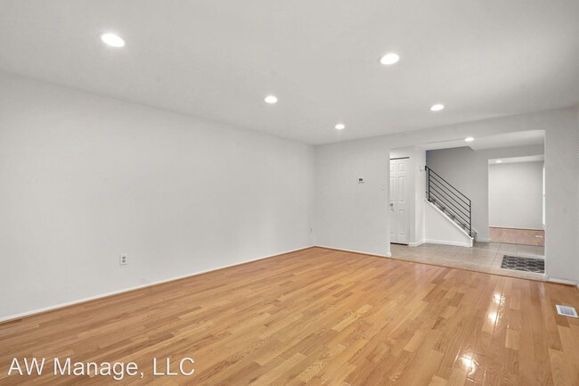 Building Photo - 4 br, 3.5 bath House - 14817 Soft Wind Dr