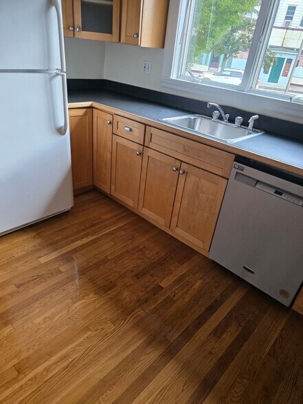 Building Photo - 881 Broadway