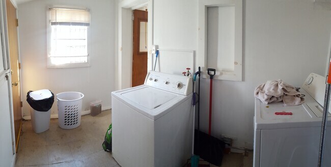 Building Photo - 1613 Fontain St