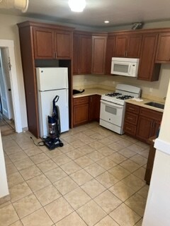 Building Photo - 652 Andover St