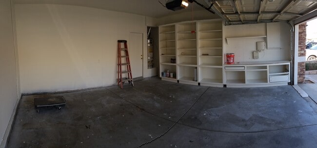 Building Photo - Beauty in the Details - 3 Bedroom / 2.5 Bathroom Home in Perris