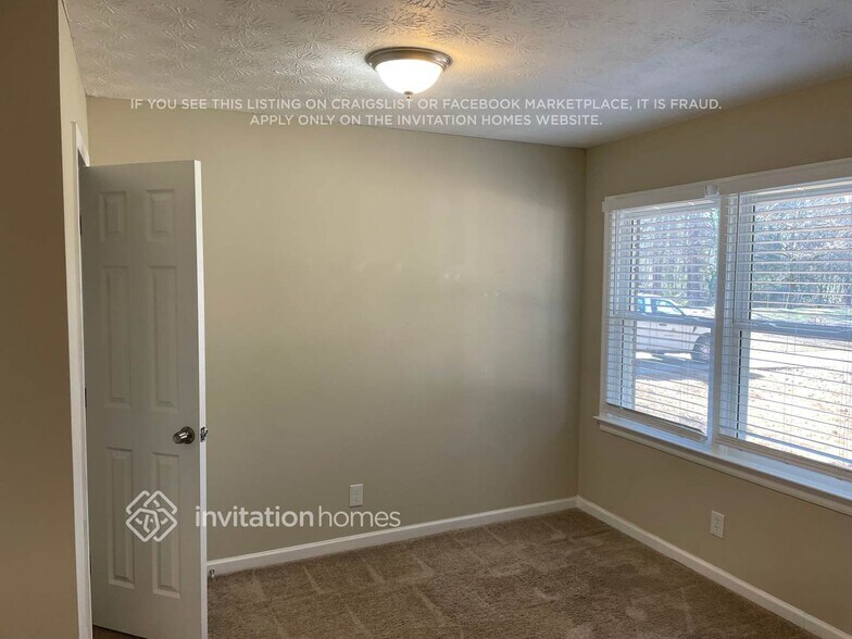 Building Photo - 921 Walnut Cir SW