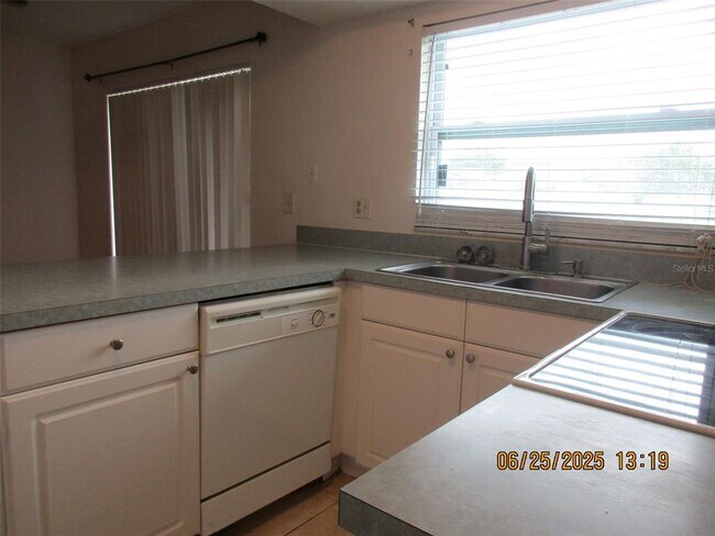 Building Photo - 154 Tulip Way