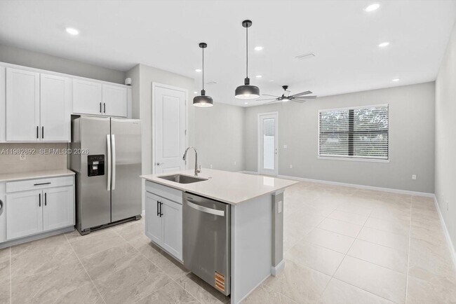 Building Photo - 2880 SE Federal Hwy