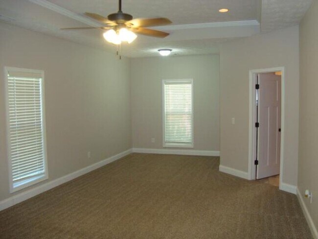 Building Photo - Home in Phenix City available to rent 10/2...