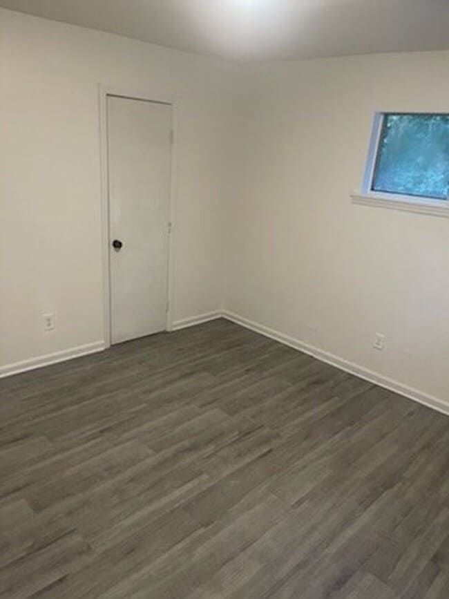 Building Photo - Move-In Ready 2 Bedroom Duplex – Pet Friendly!