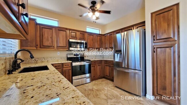 Building Photo - Sun City West - 2 bed with Den!