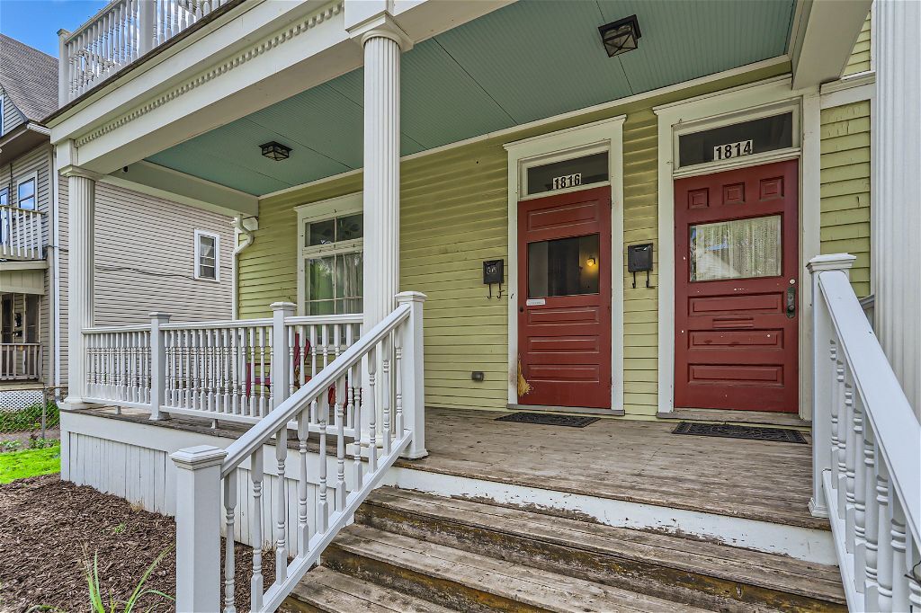 Building Photo - 1814 13th Ave S