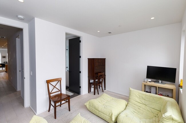 Building Photo - Modern Penthouse in Columbia Heights