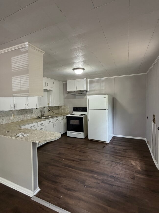 Building Photo - 811 Ford St