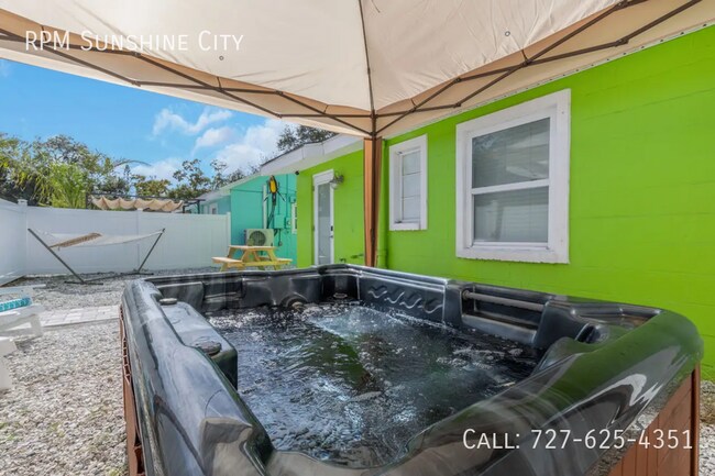 Building Photo - 1500 Clearwater Largo Rd