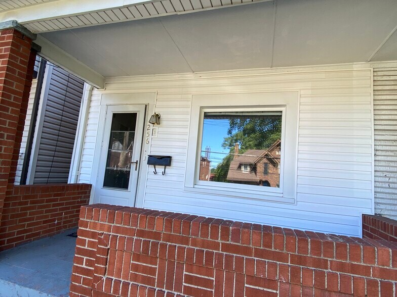 Building Photo - 256 Whipple St