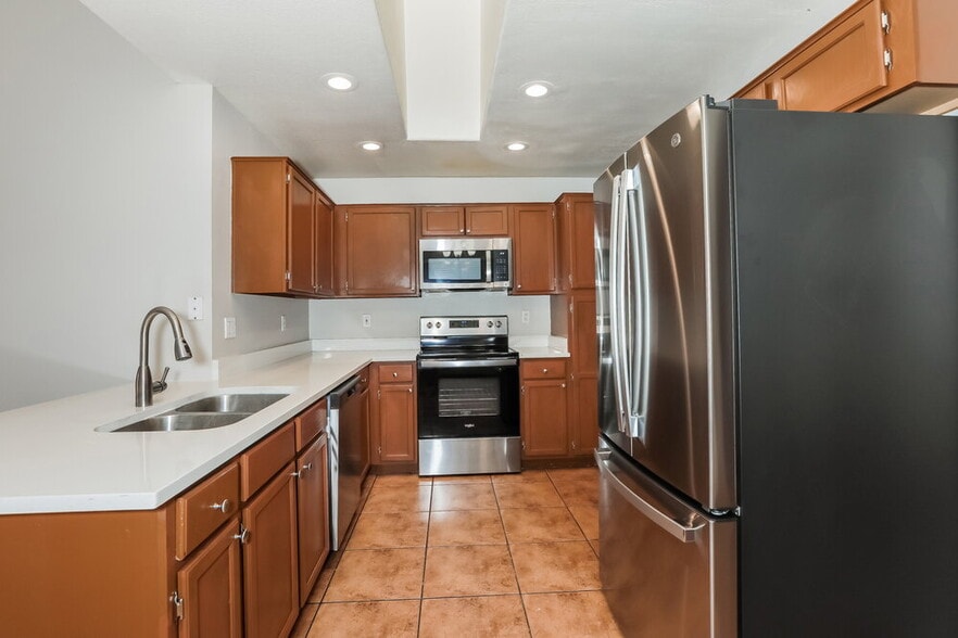 Building Photo - 8515 W Elm St