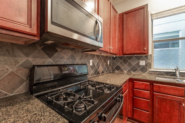 Building Photo - 4430 Center St