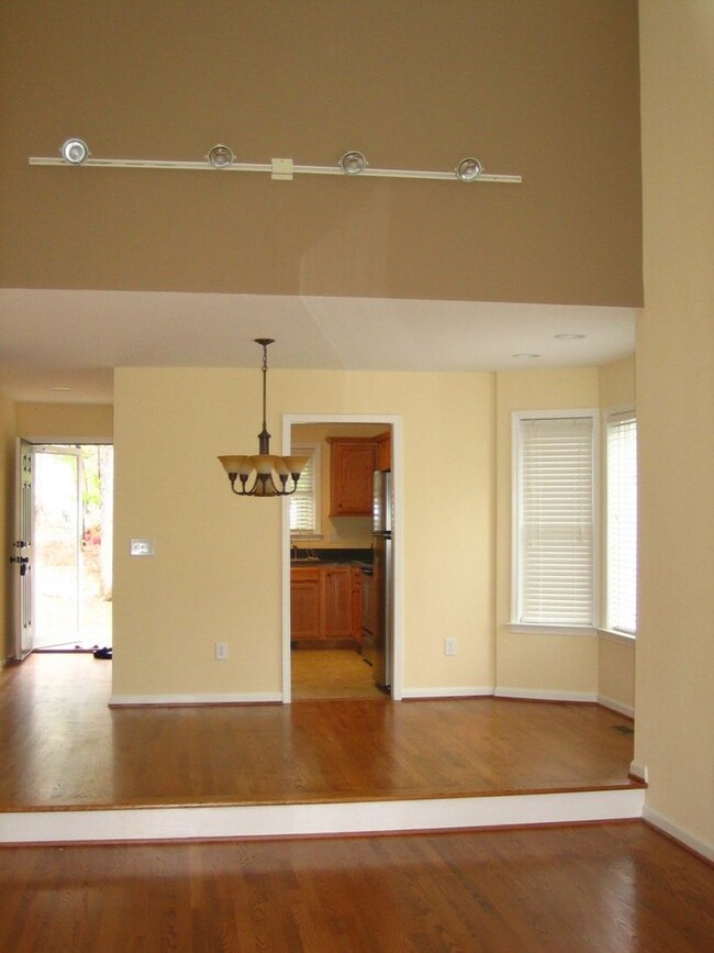 Building Photo - Great townhome near Crabtree Valley Mall
