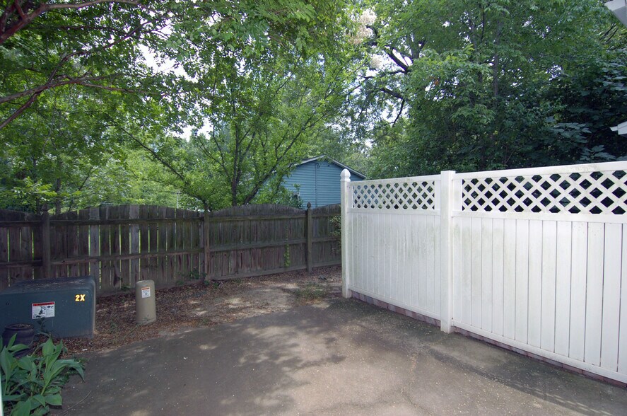 Building Photo - 133 Old Grove Ln