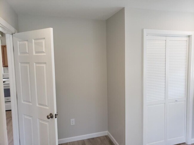 Building Photo - 2 Bancroft Rd