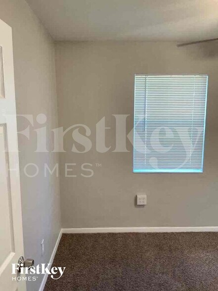 Building Photo - 1410 NE 43rd Ct