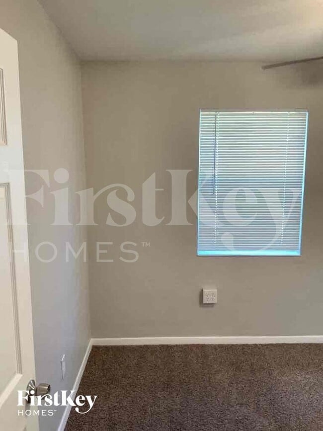 Building Photo - 1410 NE 43rd Ct