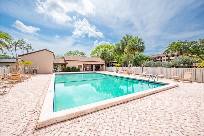 Building Photo - 2676 Carambola Cir N