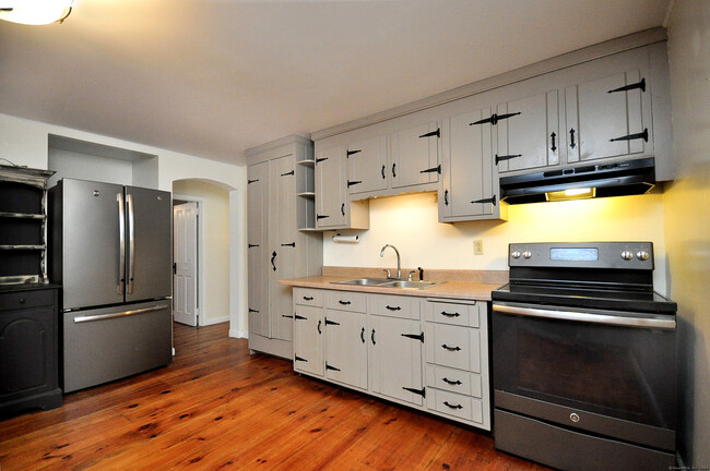Building Photo - 22 Highland Ave