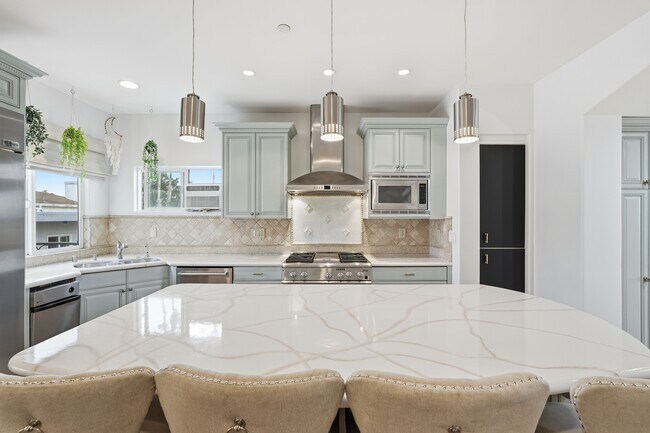 Building Photo - 424 N Broadway