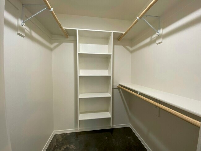 Building Photo - 25043 E Chaplain Ln