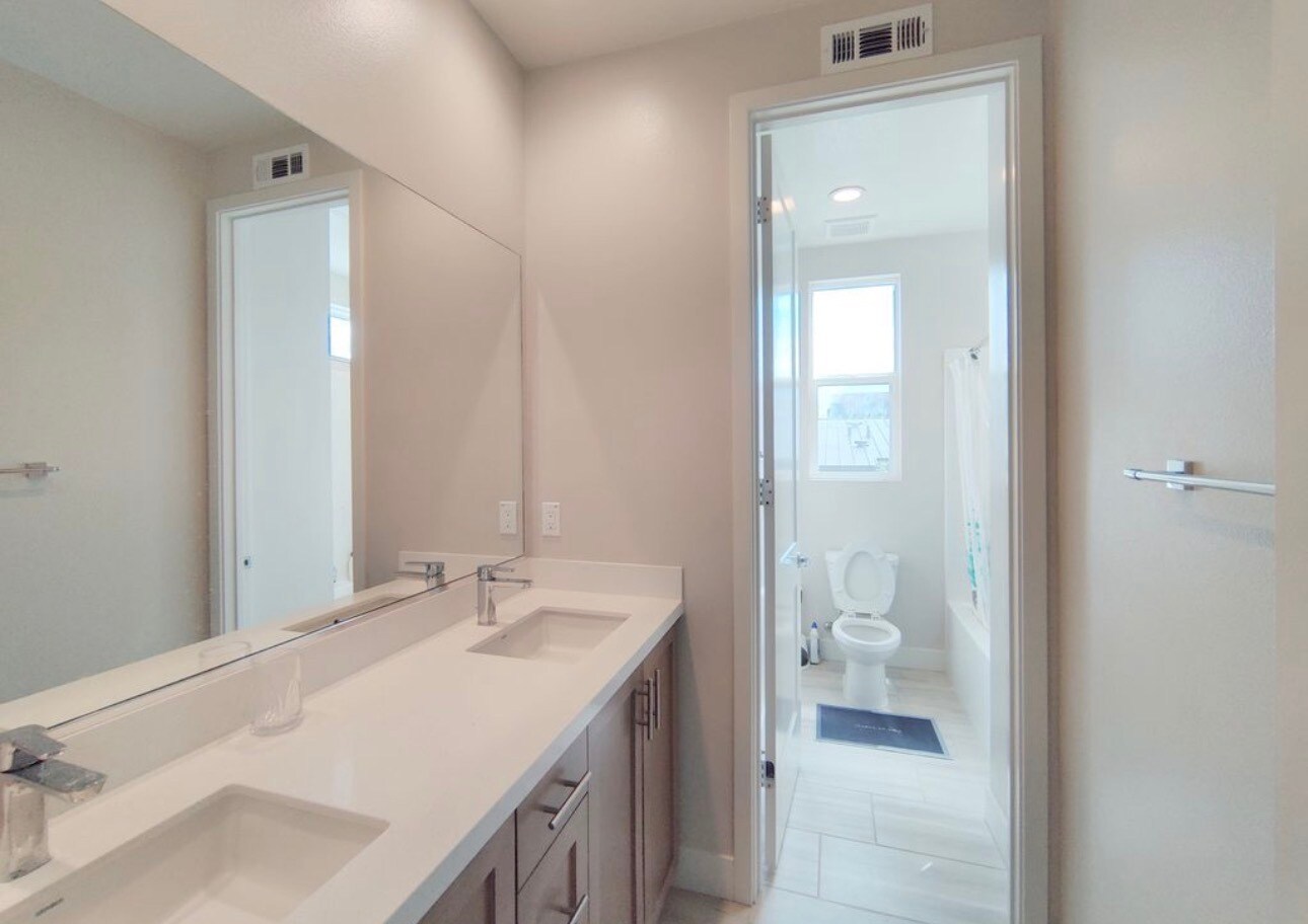 Building Photo - 371 Novel