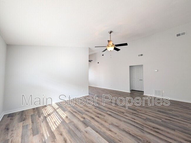 Building Photo - 28 Easton St