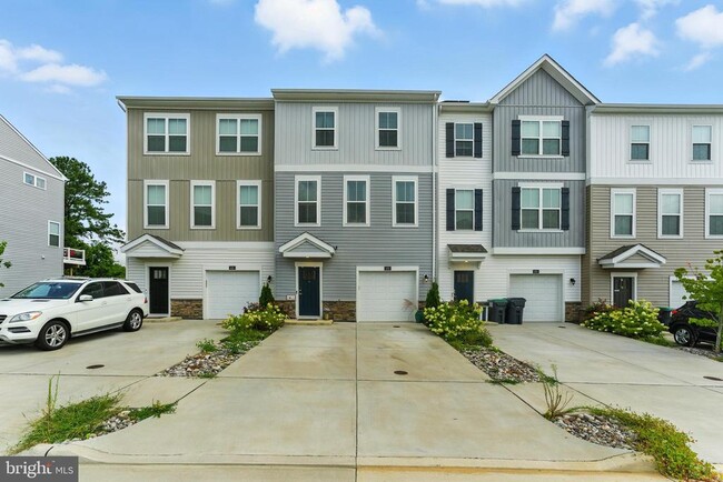 Building Photo - 406 Honeyberry Ln