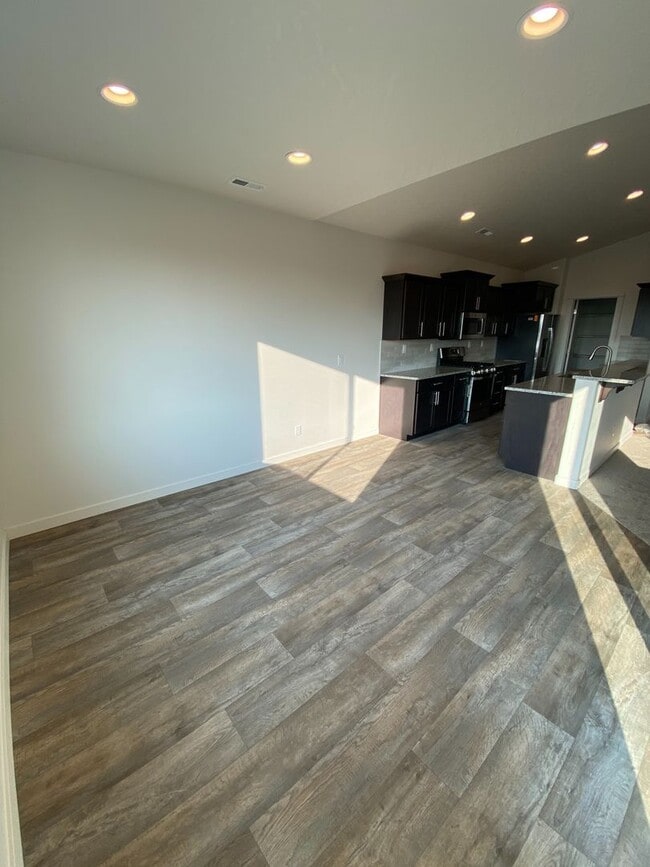 Building Photo - SINGLE FAMILY RANCHER ON ARROW LEAF (APP#146)