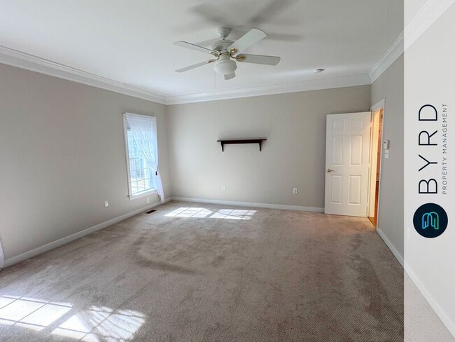 Building Photo - 423 Elm Creek Dr