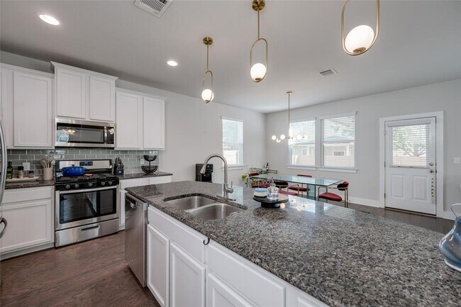 Building Photo - 7405 Buchholz St